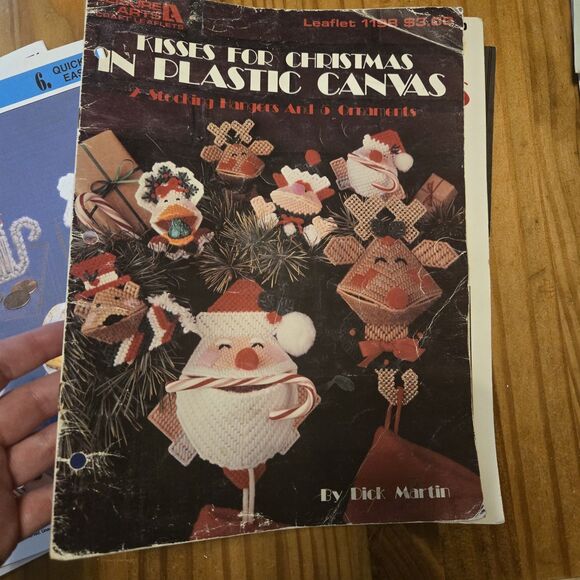 Crochet Books Vintage - Lot Of 5 Christmas Holiday Crochet Pattern Magazines 80s - Picture 3 of 6